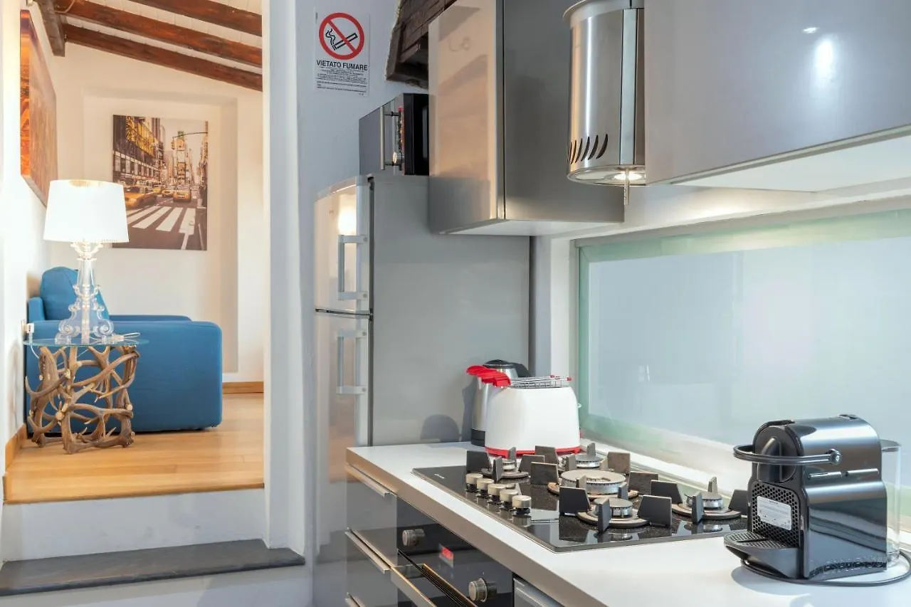 Appartamento Loft Artigianale: Design In Legno E Terrazzo Panoramico Su Milano