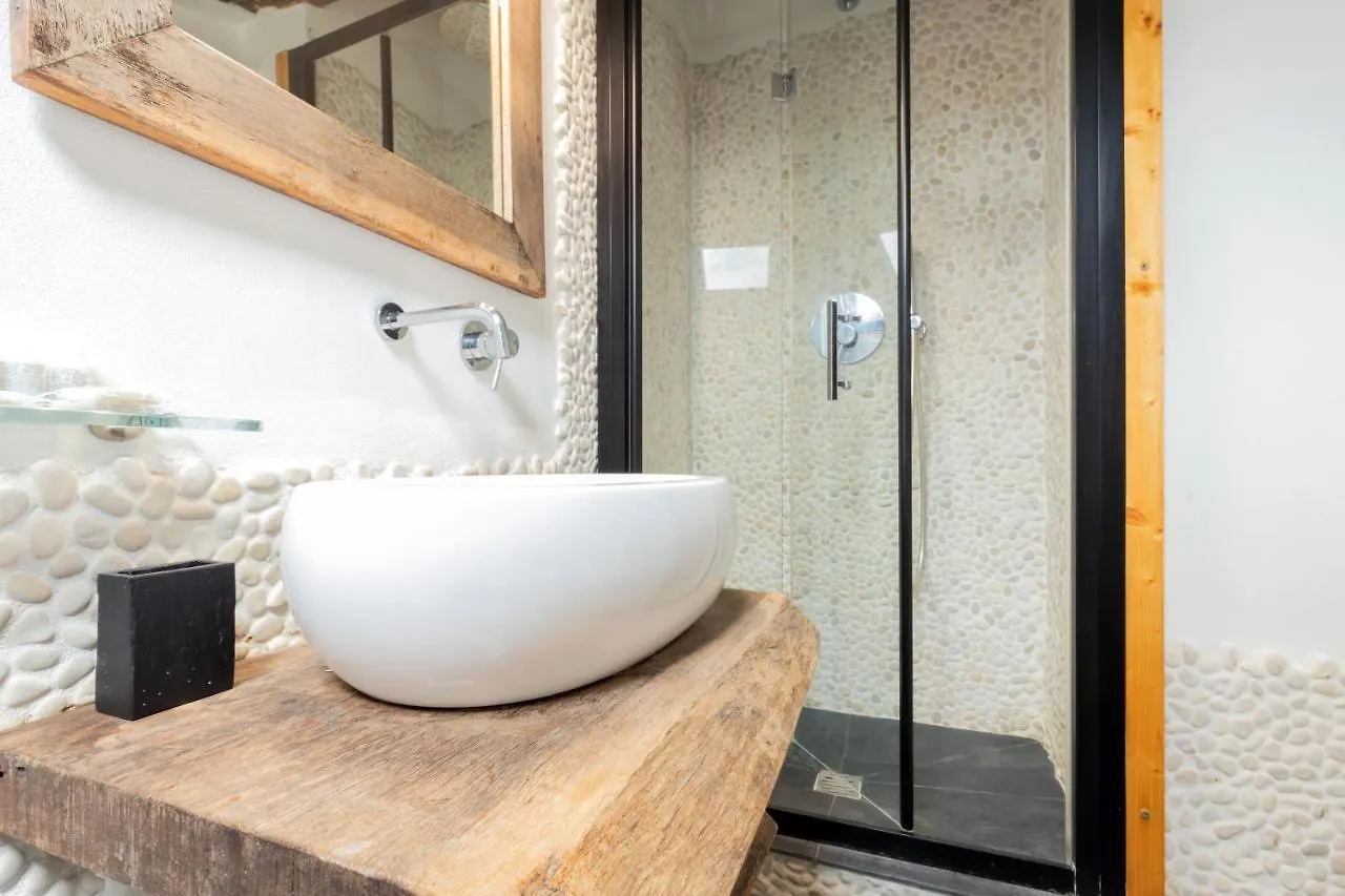 Loft Artigianale: Design In Legno E Terrazzo Panoramico Su Milano Apartment