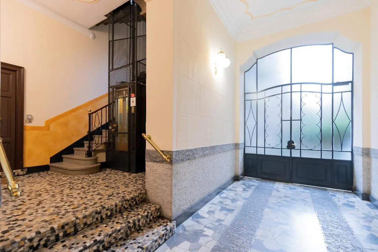 Loft Artigianale: Design In Legno E Terrazzo Panoramico Su Milano Apartment 0*, Milan